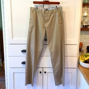 GAP Men’s Straight-Fit Khaki Pants 33x34